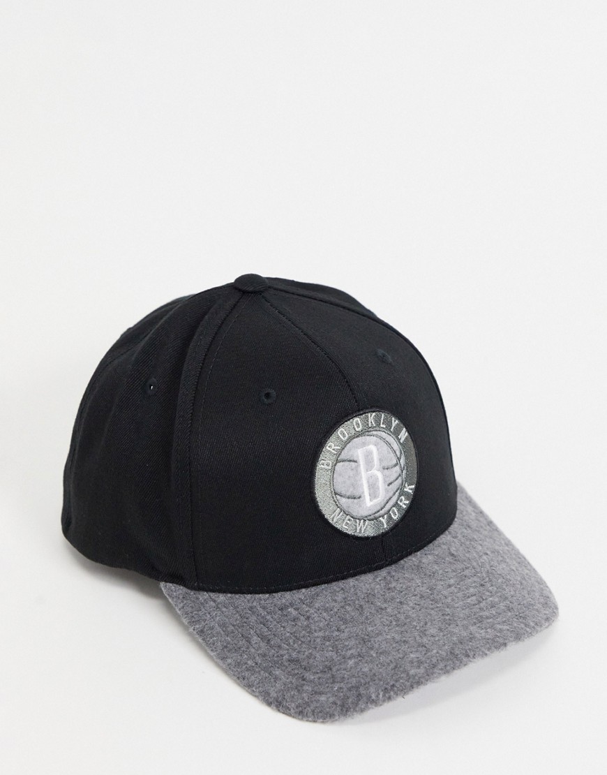 Cap by Mitchell & Ness Top things off Domed crown Eyelet vents Contrast curved peak Logo embroidery 