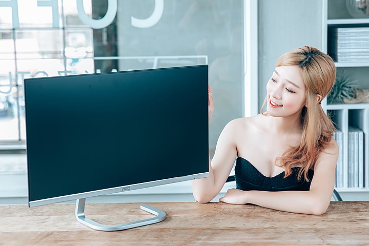 結合保時捷原廠設計，打造科技時尚精品：AOC PDS271 液晶顯示器