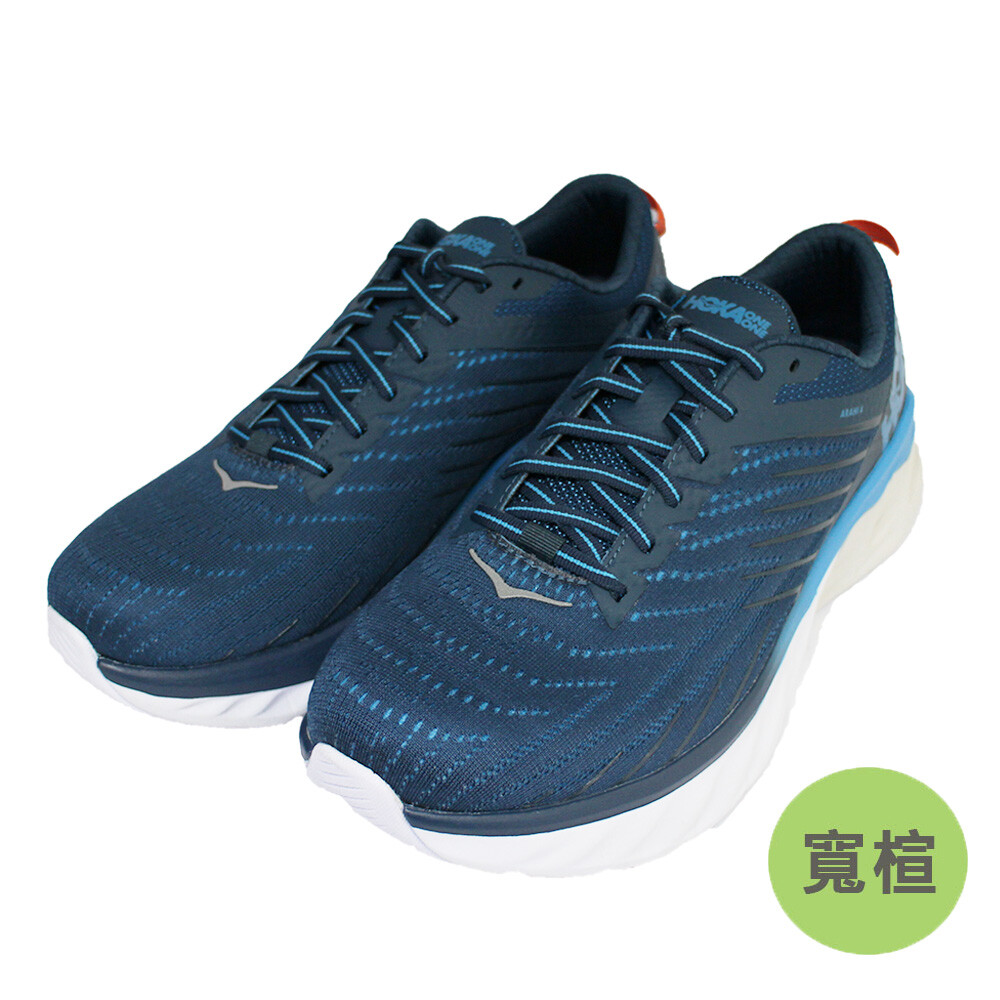 Hoka One One - Arahi 4 建議售價:NT$4580 突破支撐穩定鞋款一定硬、鞋體重的舊有框架， 不使用任何硬化材質， 而是運用J - F r a m e 中底密度差科技， 來達成穩