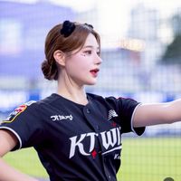 💜TPBL攻城獅💜李藝斌💘kt巫師wiz💘이예빈混血女孩李藝彬啦啦隊台灣國際唯一後援會