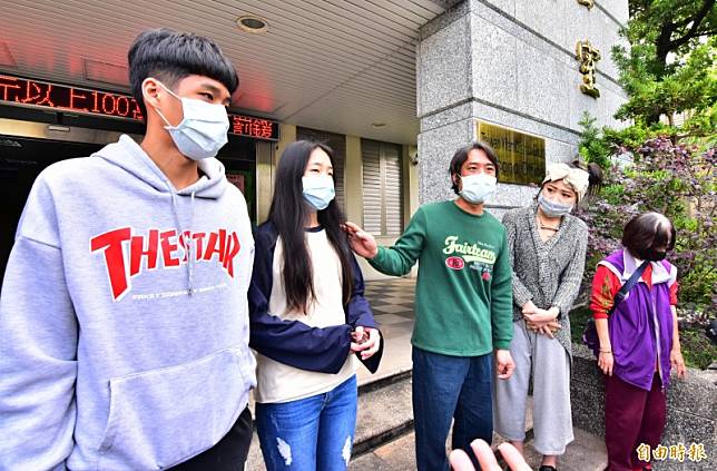 兒1.8萬罰單害透天厝被法拍 7旬老婦跪地救不回