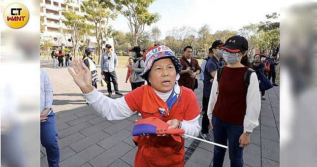 韓國瑜鳳山發紅包　鑽石級女韓粉喊選舉不公