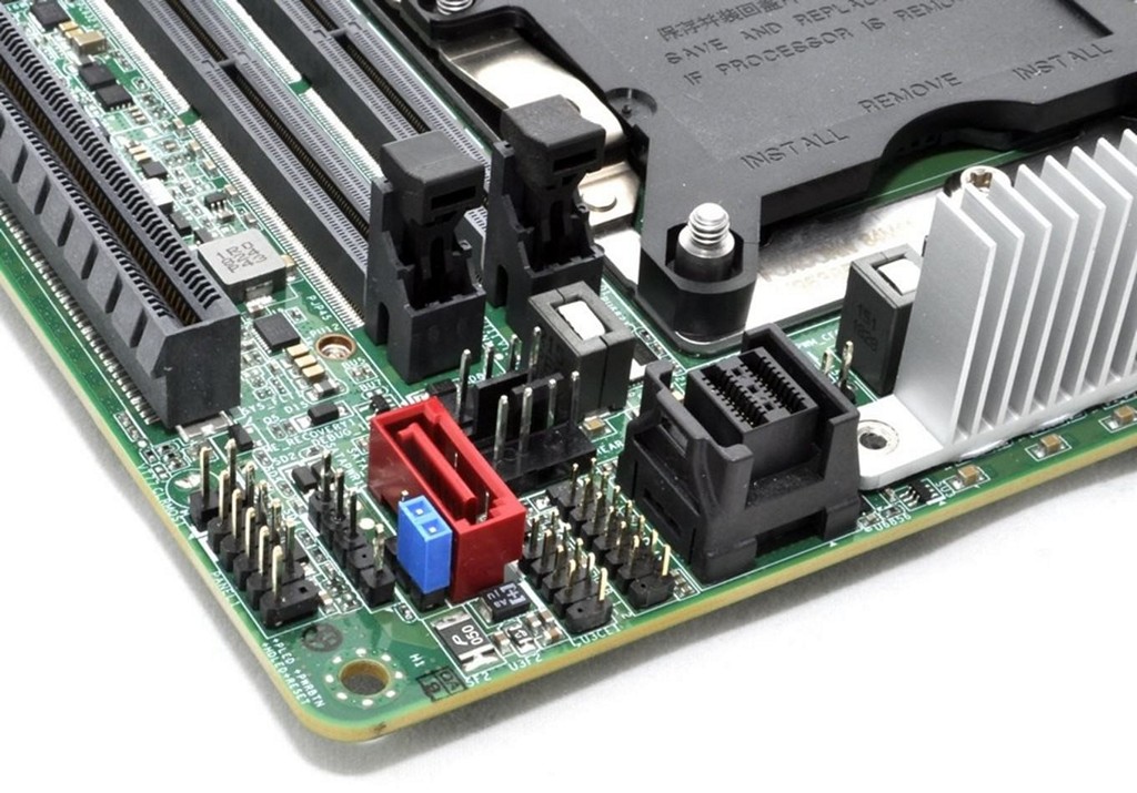 Intel LGA3647 28 核心處理器塞入 Mini-ITX！？ASRock Rack 推出 EPC621D4I-2M 主機板