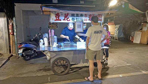 【板橋美食】埔墘市場豆花-晚上才能吃到的無名攤車豆花店