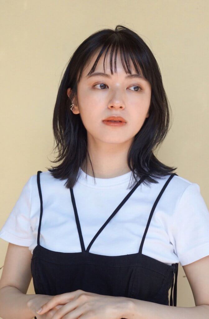 大人の長めボブは 鎖骨レングス が人気 縦長効果の高い前髪もポイント 21 夏の髪型