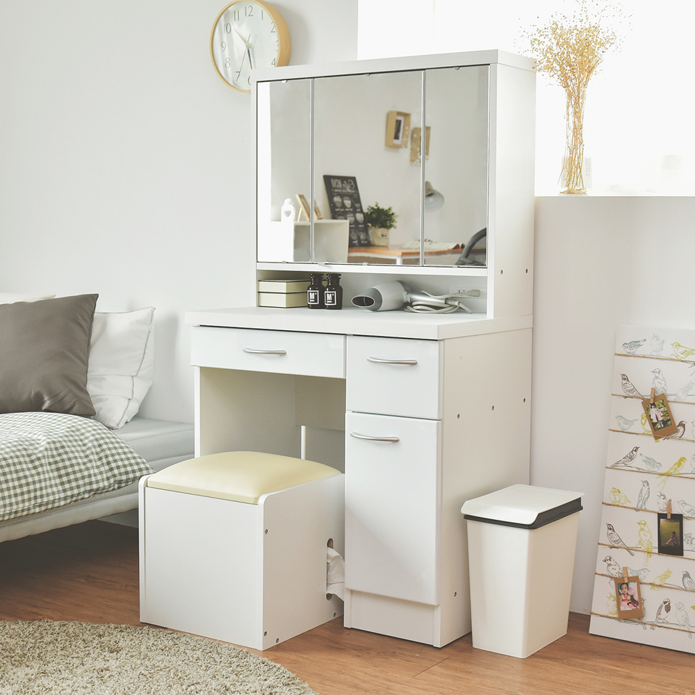 三面鏡設計鏡面開啟多格收納座椅內也有收納空間插座貼心設計二抽屜一拉門收納格