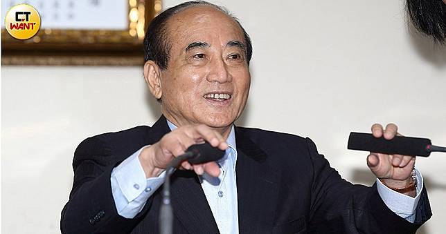 退選順手引爆震撼彈　總統挺誰？老王：不告訴你