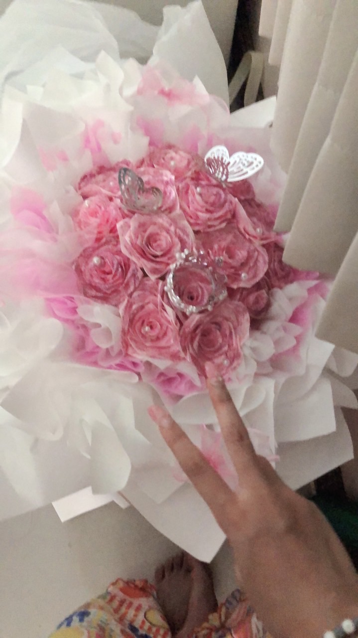 F.>_<{}^~^🦊🪭🍜