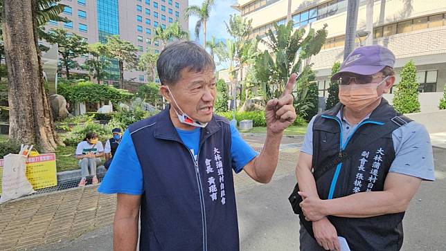 大林蒲遷村權益促進會理事長黃琨育痛批「政府迫遷行為如土匪」，根本是專案滅村。施書瑜攝