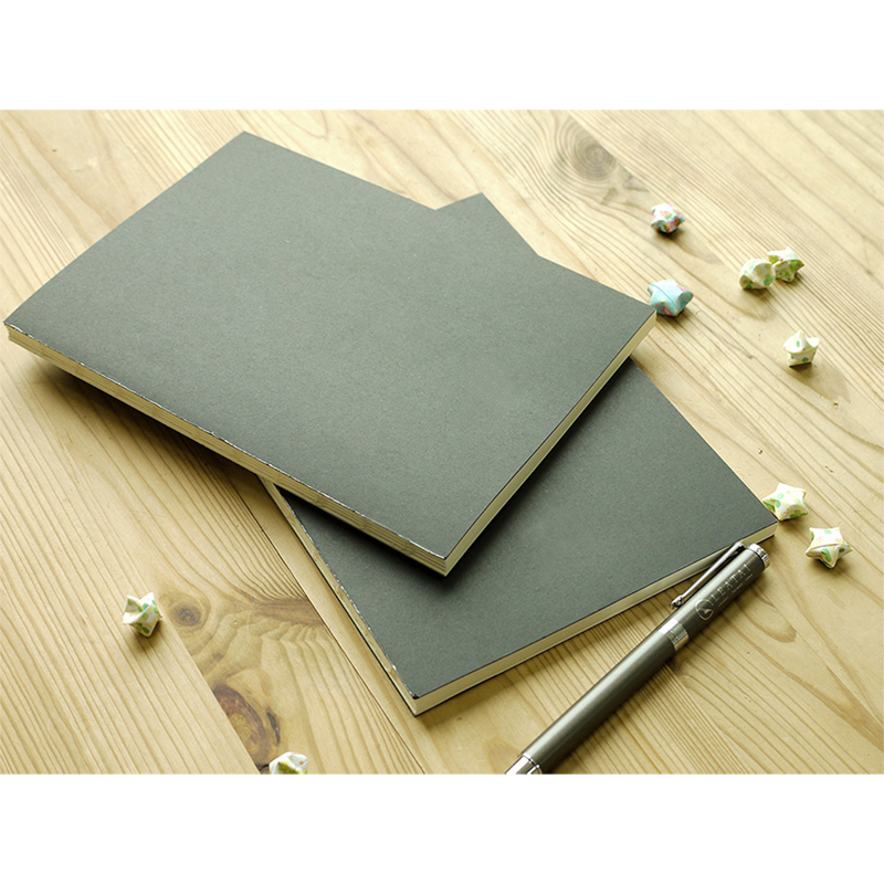 商品資料採用台灣製造的介紙。[Mui Kai Paper]，可媲美德國、日本的品質，專為使用鋼筆書寫的族群，以極致的工藝，所打造出來的頂級書寫紙，觸感滑順，不只能讓墨水呈現更為飽滿的色澤，還可大幅減少