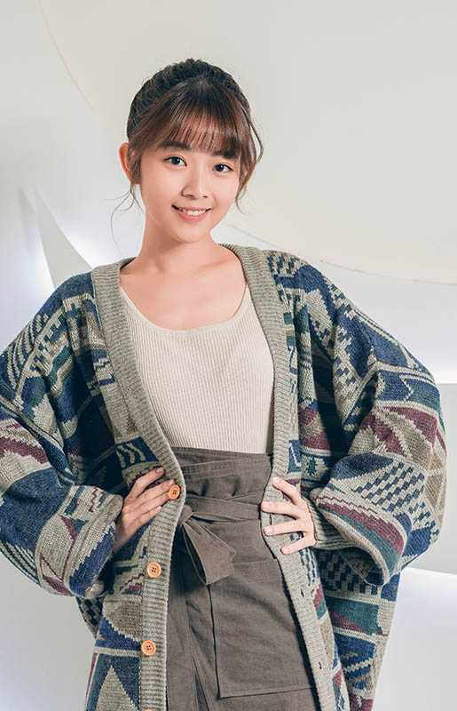 出道前當過外拍模特兒的程雅晨，在鏡頭前相當自在。（圖／張祐銘攝）