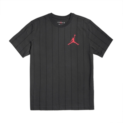 品牌: NIKE 型號: CD5609-010 品名: Jordan Tee 特點: 喬丹 飛人 圓領 穿搭 草寫英文 棒球風 黑 紅