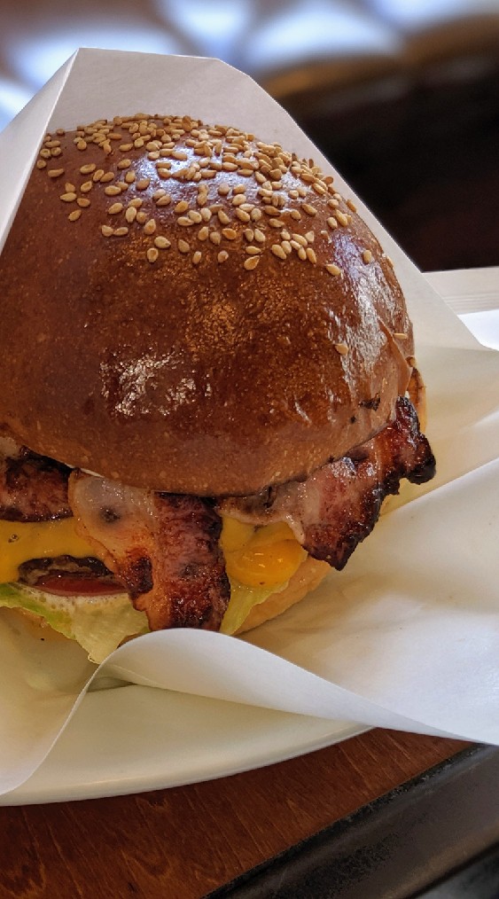 Best hamburgers in Tokyo? OpenChat