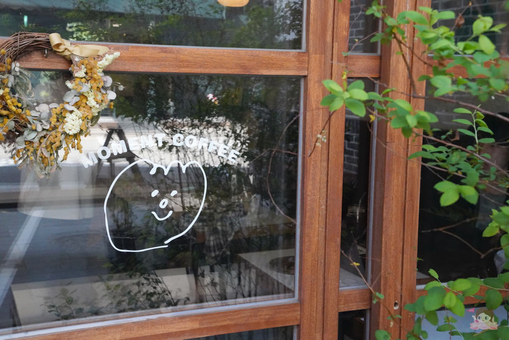 弘大&延南洞咖啡 MOMENT COFFEE (모멘트카페)，美味吐司自己烤，日系雜貨文青風、韓式網美咖啡店