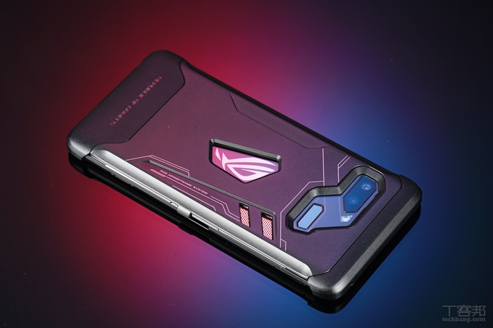 華碩 ROG Phone 大全套開箱！重新定義電競手機樣貌