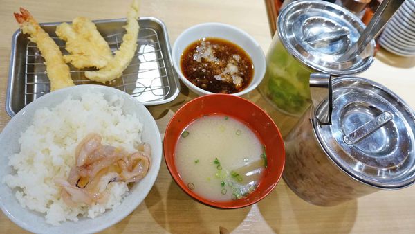 【福岡美食】天麩羅処ひらお 大名店-無料！內用生烏賊無限量免費吃到飽的天婦羅店