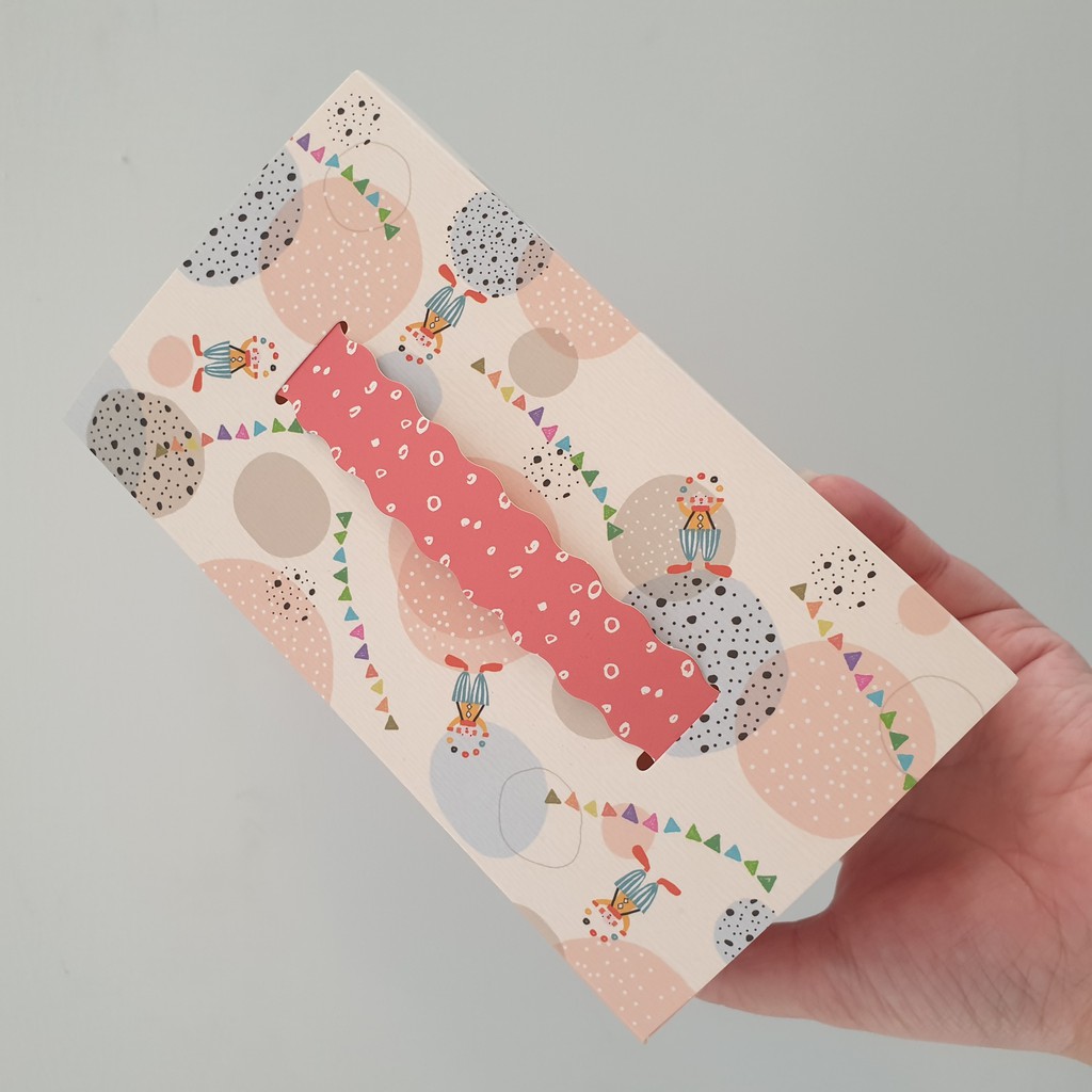 Menippe媚力泊自製手提紙盒，讓你送禮沒煩惱！想走可愛風格的送禮路線，選這款就對啦~讓你的禮物可愛加分，活力滿分#手提紙盒 #手工餅乾盒 #禮物包裝 #送禮 #紙盒 #可愛的盒子