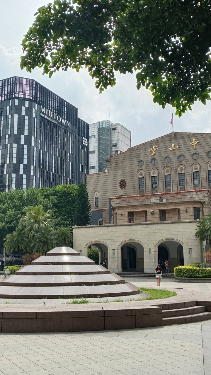 哈2026/04/27一 波麗士美食廣場 中山堂
