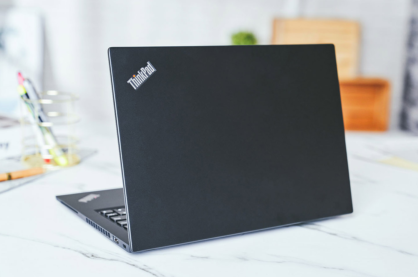 硬體規格升級，兼具效能與輕巧易攜：ThinkPad X13 開箱深度評測！