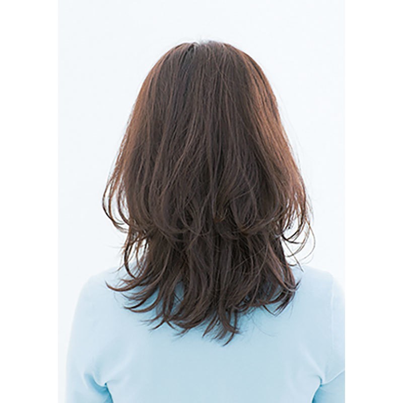 カットだけで完成する弾むようなくびれライン 40代のミディアムヘア Marisol