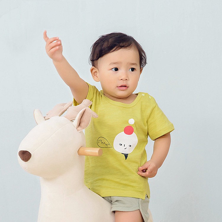 【商品特色】• 尺碼：66 cm • 可愛的冰淇淋插圖上衣，還有搭配的短褲套裝，材質柔軟舒適，夏日透氣涼爽開心過~【商品規格】 材質: 竹節棉規格: 66 cm 產地:中國 品牌:那位媽媽 NOWWA