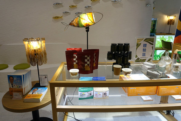 Hi-Q褐藻生活館Hi-Q鱻食，南京三民站不限時餐廳，文創、購物、美食、活動場地租借，網美必備美食養顏鍋，免費WIFI及插座咖啡紅茶免費喝