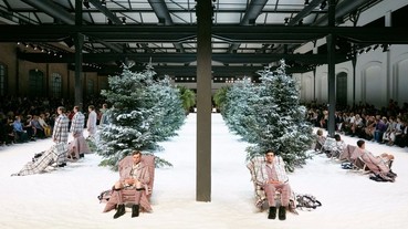 Moncler 2018春夏大秀，模特兒穿夾腳拖、雪靴輪番上陣！