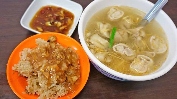 【台北美食】阿德油飯-隱藏在小巷弄裡的爆美味小吃店