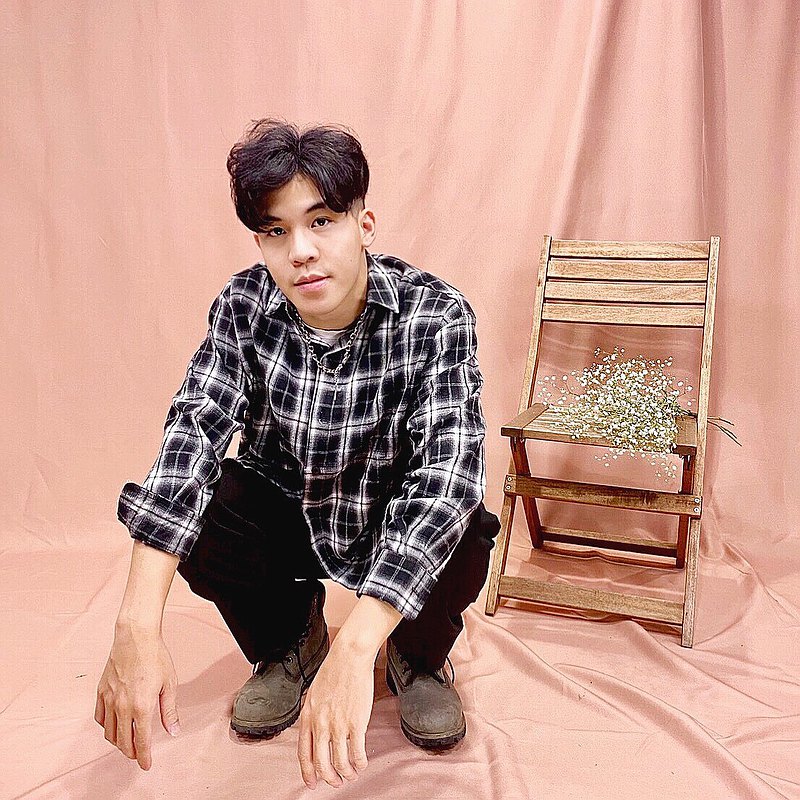 以基礎的動作配合音樂節奏，讓你慢慢跟上拍子，在透過活力舞動同時提供足夠的氧氣讓身體提供能量的運動，同時提高新陳代謝、強化體力、增強心肺功能，喜歡音樂跳舞運動的你在 60 分鐘內可以很簡單又很有趣，從此