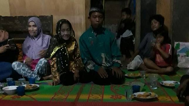 Begini Kehidupan Remaja 16 Tahun Bersama Nenek 71 Tahun Setelah Menikah