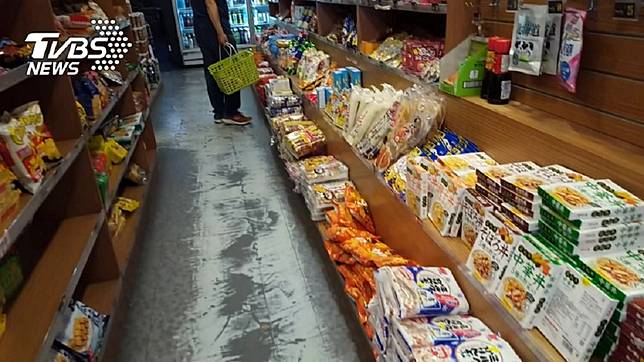 市售的零食和糖果種類眾多，民眾都有自己愛吃的品項。(示意圖／TVBS)