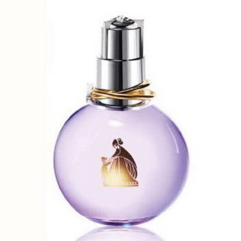 人生中第一瓶香水，雖然我一開始只買迷你瓶(真的怕雷)，但噴完馬上就讓我想要買大香的了……清雅淡香，彷彿女子優雅迷人的微笑，真的一噴就上癮！