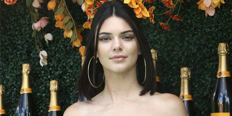 Kendall Jenner  Pacar Barunya Tertangkap Dinner Romantis