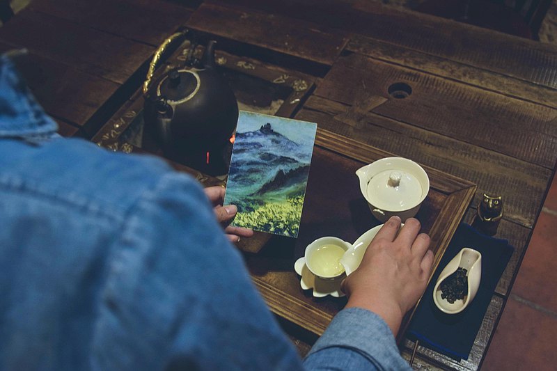 提供咲咲茶席兩款茶杉林溪烏龍、貴妃茶各兩泡的分量，讓您在家也可反覆回味茶席的美好體驗。