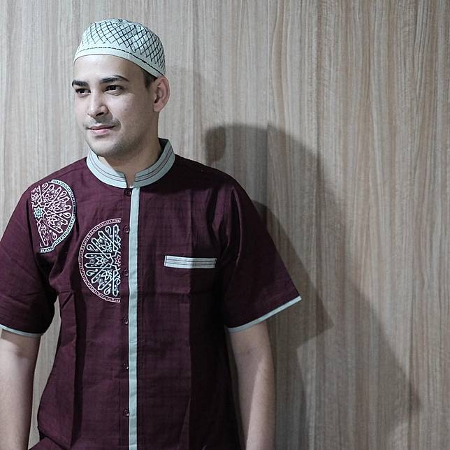 10 Potret Riza Shahab, Artis Bertampang Arab Mantan Fitri 