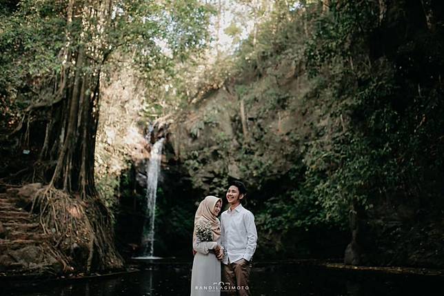 10 Potret Prewedding Ega Rafly D Academy Di Alam Terbuka Romantis Brilio Net Line Today