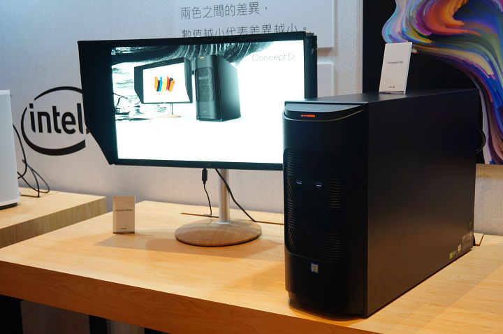 右邊的黑色主機為預計在今年第四季上市的 Acer ConceptD 900，左邊搭配的螢幕是 CP7271K P。