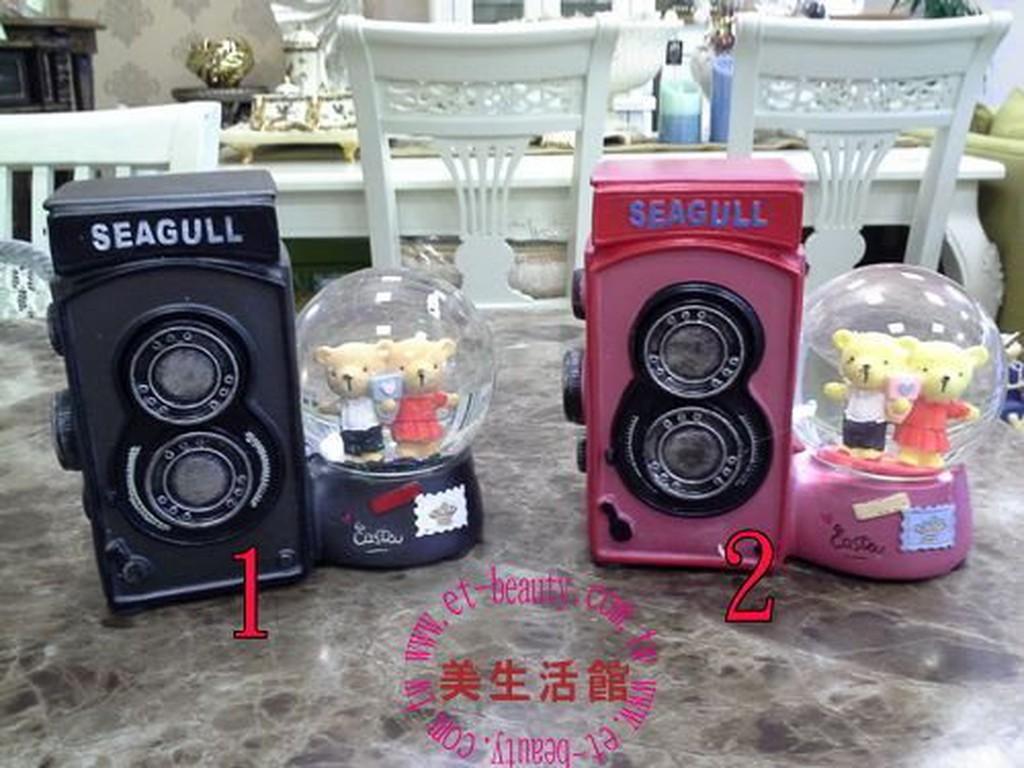 美生活館---全新 可愛 留聲機 造型 情侶熊 水球 存錢筒 擺飾 -- 拍照 背景 美甲 服飾 民宿 --共有兩款可選