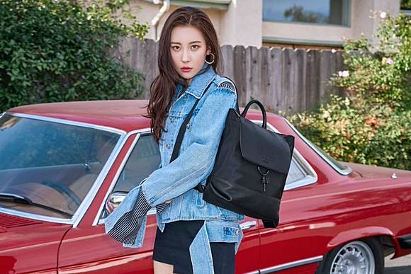10 Artis Korea Perempuan yang Punya Gaya Modis 10 Artis Korea Perempuan yang Punya Gaya Modis