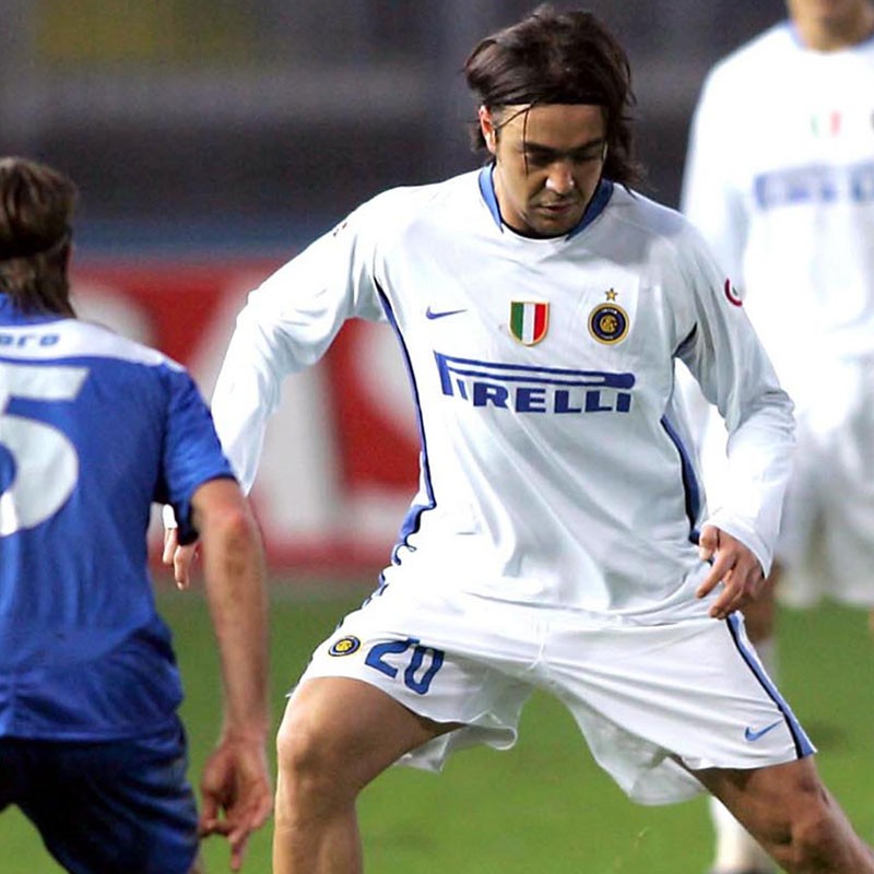 王者”インテル、ミラノの白い巨人に！「2006-07アウェイ」ユニフォーム