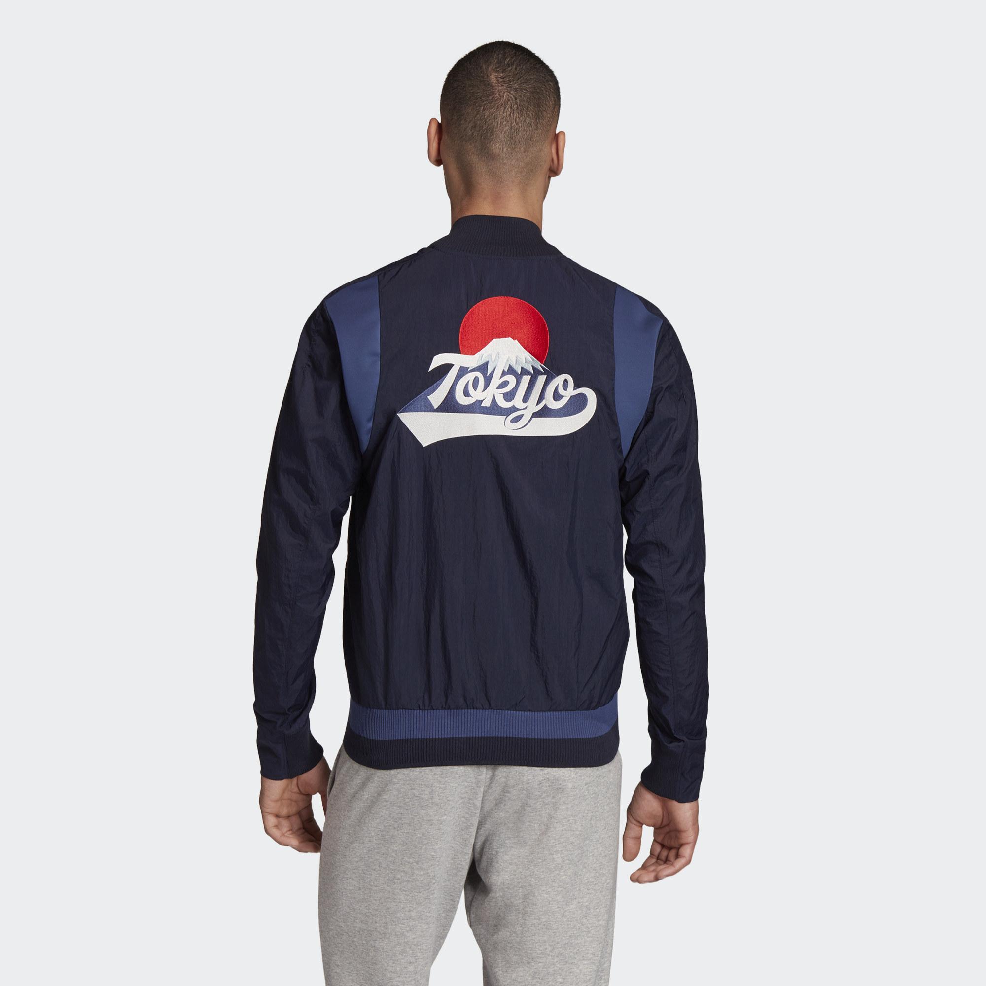 專業運動 亞洲尺寸 常規型剪裁 全開式拉鍊 100% 尼龍平織布 Tokyo 印花字樣 拉鍊側袋 羅紋袖口及下擺