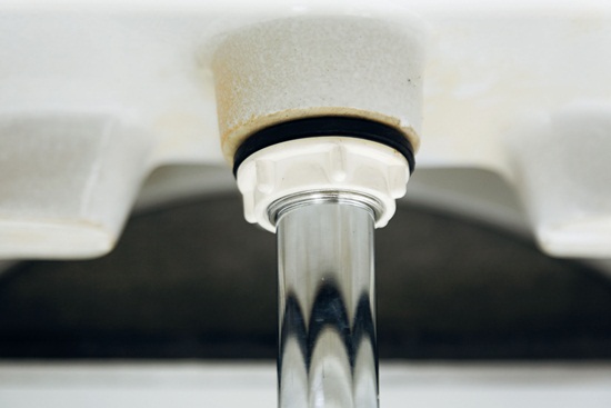 如何更換浴廁洗臉台按壓式落水頭？