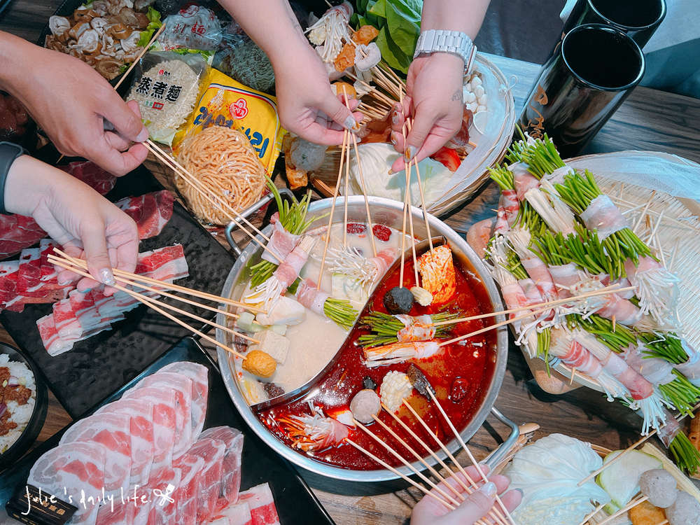 498吃到飽,串串,台啤,吃到飽,哈根達斯,嚕串節,巴適,巴適經典麻辣鍋,巴適經典麻辣鍋林口店,林口,火鍋,菜單,鴛鴦鍋,麻辣火鍋 @跟著Julie一起走吧
