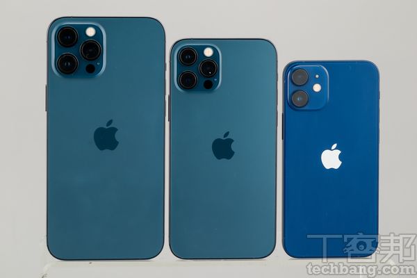 要由外型上快速辨識iPhone 12系列的四款機型，除了尺寸之外，鏡頭、機身背蓋材質、顏色，也是外型上的差異，以上分別為iPhone 12 Pro Max、12 Pro、12 mini。 