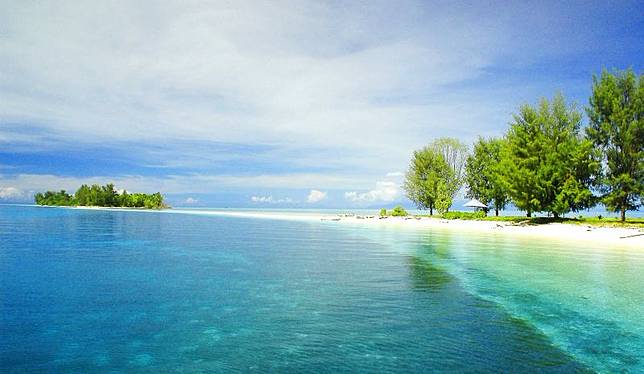 4 Pantai Unik di Indonesia Yang Bisa Jadi Pilihan Kita Buat Liburan. Buruan Nabung Terus Berangkat!