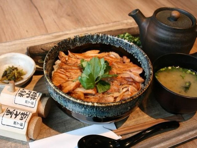 新鮮な“はかた地どり”を堪能するならココ！【福栄組合 博多川端店】（ファンファン福岡）