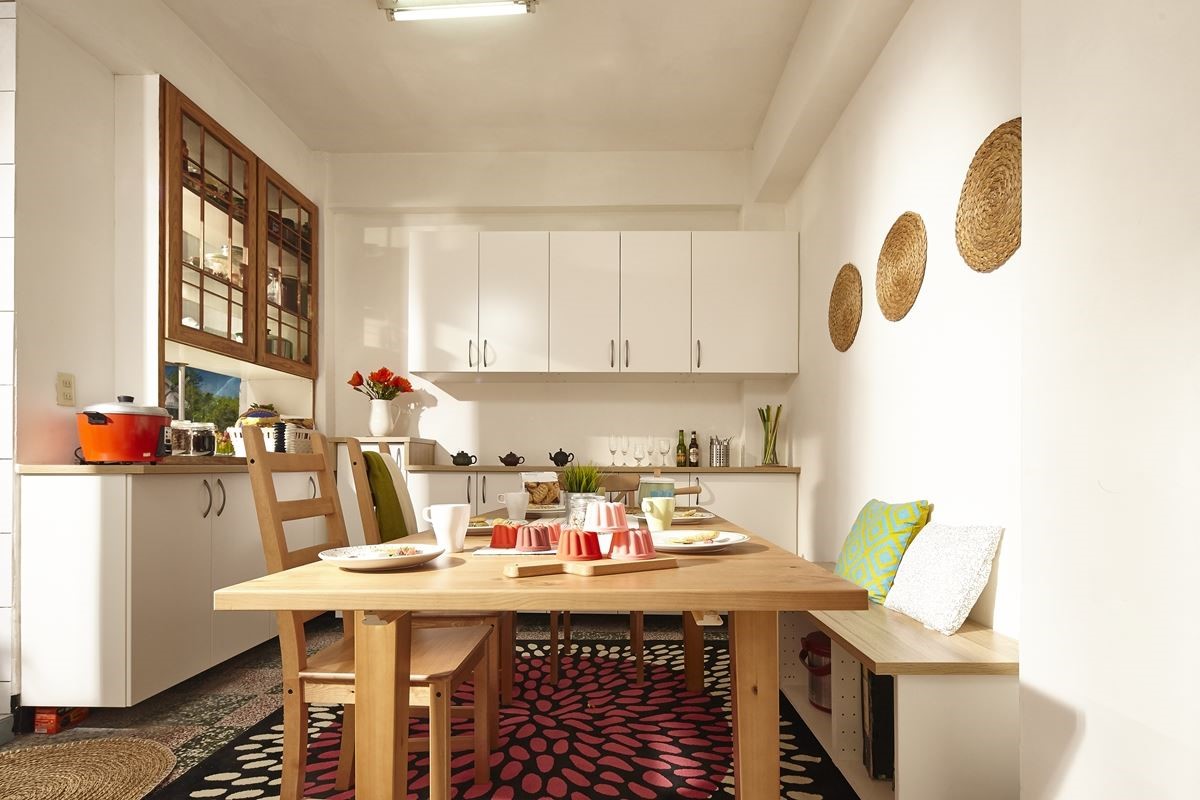 因某些因素暫時與先生一起搬回娘家，與爸媽、未出嫁的