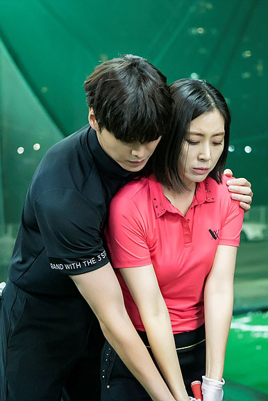 《優雅的朋友們》男女主角「雙出軌」？女主睡了小狼狗，還被拍下證據