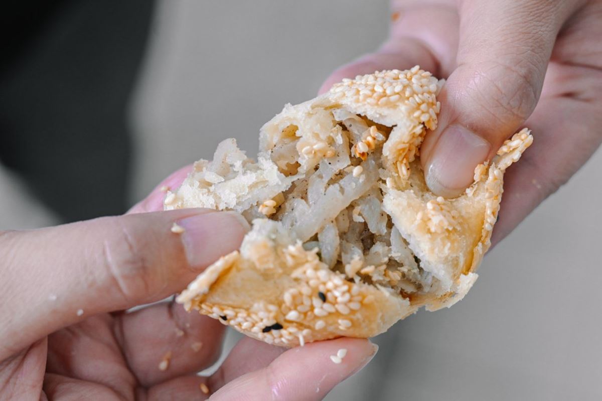 老饕激推口袋名單！雙北６家秒殺排隊燒餅：15元開吃、超厚芋頭餡、狂掃40顆