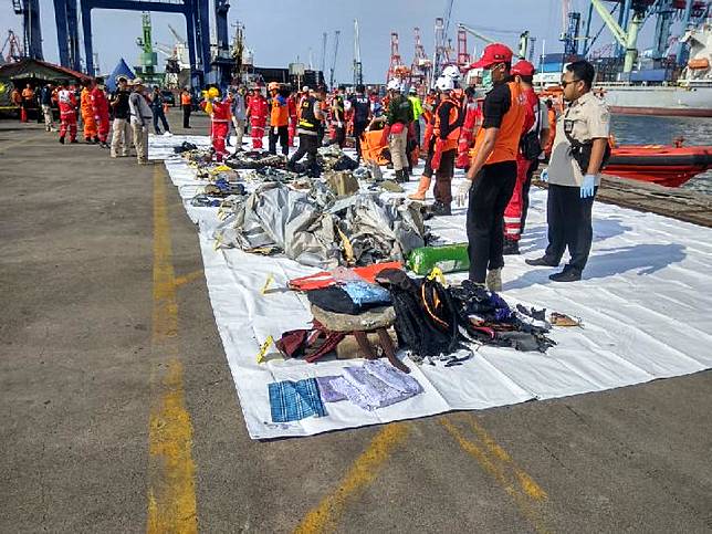 Kantong mayat dan sejumlah perlengkapan tiba di posko kecelakaan pesawat Lion Air Lion Air JT 610, Jakarta Internasional Container Terminal Office (JICT) II Tanjung Priok, Jakarta Utara, Senin, 29 Oktober 2018. TEMPO/M Yusuf Manurung